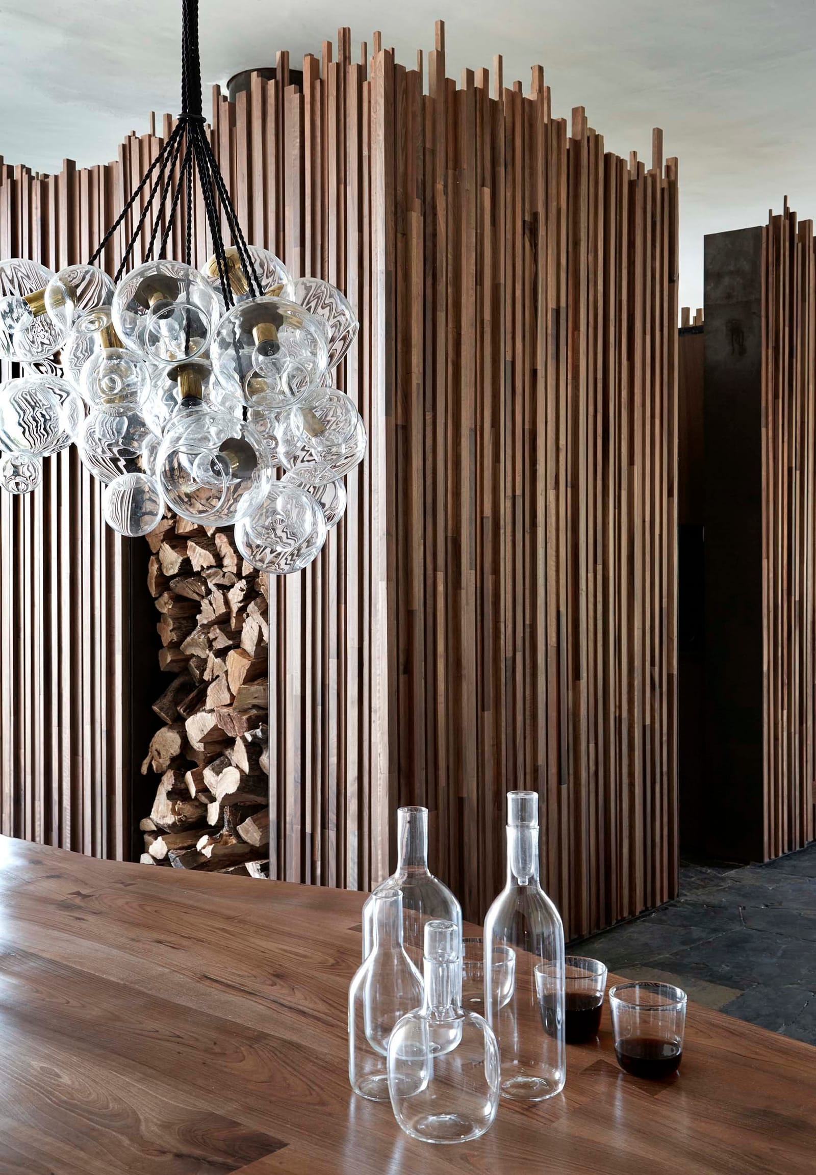 Table set beside the timber screen at Villa E